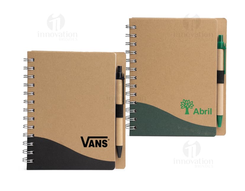Bloco de anotações com caneta perfeito para estudos e trabalho, ideal para manter suas ideias sempre registradas. Organize-se com esse acessório indispensável!Acompanha uma linda caneta para garantir praticidade no seu dia a dia.