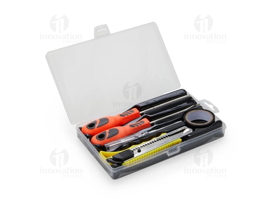 Kit de ferramentas de 5 peças em metal prateado e preto. Tecnologia moderna e equipamento eletrônico, com botões, display e alto-falantes integrados. Ideal para negócios, música e entretenimento.
