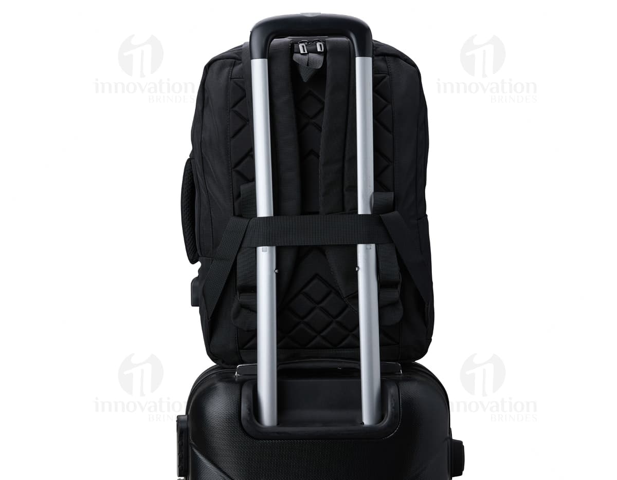 Mochila de nylon preta de 20 litros para viagem e trabalho, com alça de couro, zíper, alça de mão e design moderno e elegante. Ideal para executivos e profissionais bem-sucedidos.