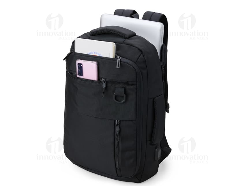 Mochila de nylon preta de 20 litros para viagem e trabalho, com alça de couro, zíper, alça de mão e design moderno e elegante. Ideal para executivos e profissionais bem-sucedidos.