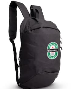 Mochila RPET de 9 litros - Elegante, prática e sustentável para suas viagens e passeios. Fabricada com material reciclado, possui alças confortáveis e bastante espaço interno. Ideal para quem busca estilo, praticidade e consciência ambiental. Garanta já a sua!