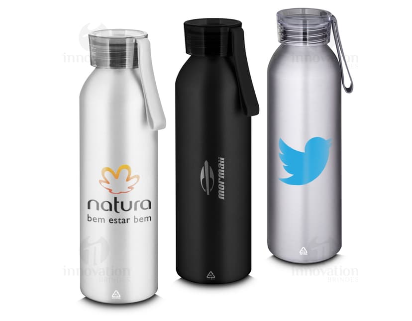 Garrafa térmica de aço inoxidável com copo de 500ml, ideal para armazenar líquidos quentes ou frios. Fabricada com material resistente e durável, perfeita para manter a temperatura de bebidas como água, chá ou café. Design prático e moderno, com tampa que garante a vedação adequada, proporcionando praticidade e conveniência. Ideal para uso em viagens, academias, escritórios e outras atividades do dia a dia.