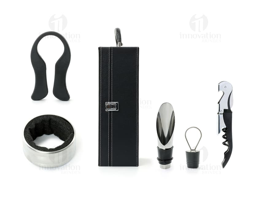 Maleta de vinho de 4 peças em veludo preto, contendo acessórios de negócios e equipamentos tecnológicos, como notebook, dinheiro, papel, chave, câmera e pen drive.