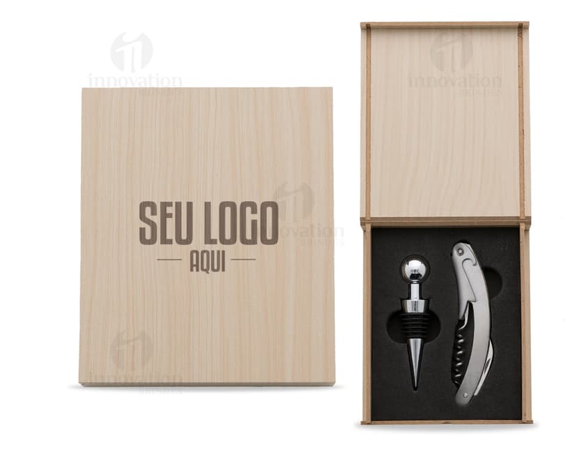 Kit vinho em estojo de madeira contendo corkscrew, bottle opener, opener, pliers, wrench, screwdriver, sharp knife, spanner, scissors, adjustable wrench, hammer, saw, clamp, cork, wine opener, and wine stopper. Feito de metal, aço inoxidável, plástico e madeira, ideal para manutenção e reparos em casa, oficina ou indústria. Cor preto, prata e cromado, com aparência robusta e durável.
