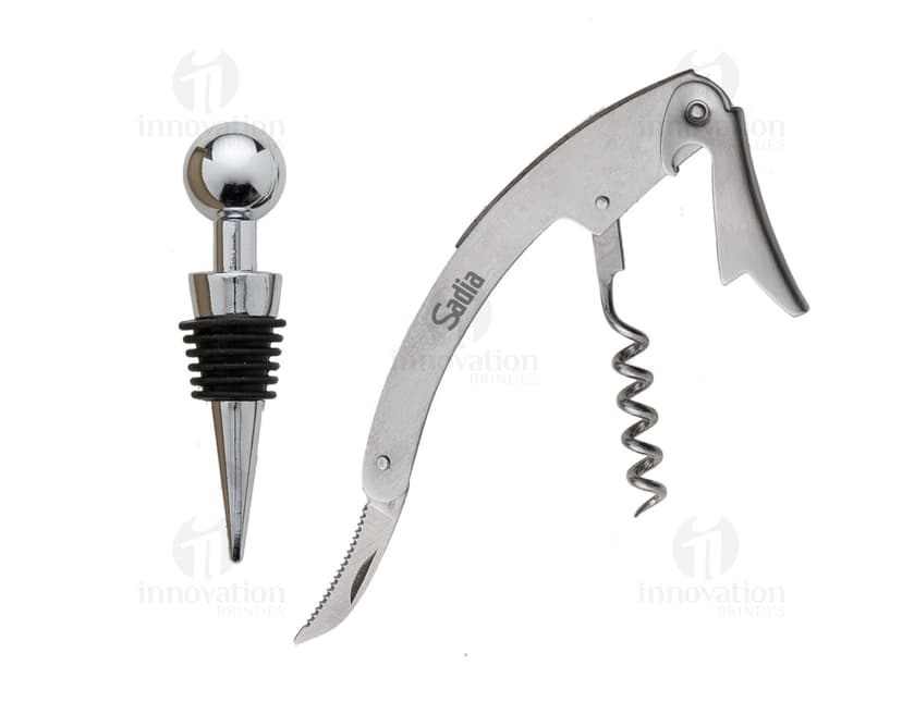 Kit vinho em estojo de madeira contendo corkscrew, bottle opener, opener, pliers, wrench, screwdriver, sharp knife, spanner, scissors, adjustable wrench, hammer, saw, clamp, cork, wine opener, and wine stopper. Feito de metal, aço inoxidável, plástico e madeira, ideal para manutenção e reparos em casa, oficina ou indústria. Cor preto, prata e cromado, com aparência robusta e durável.