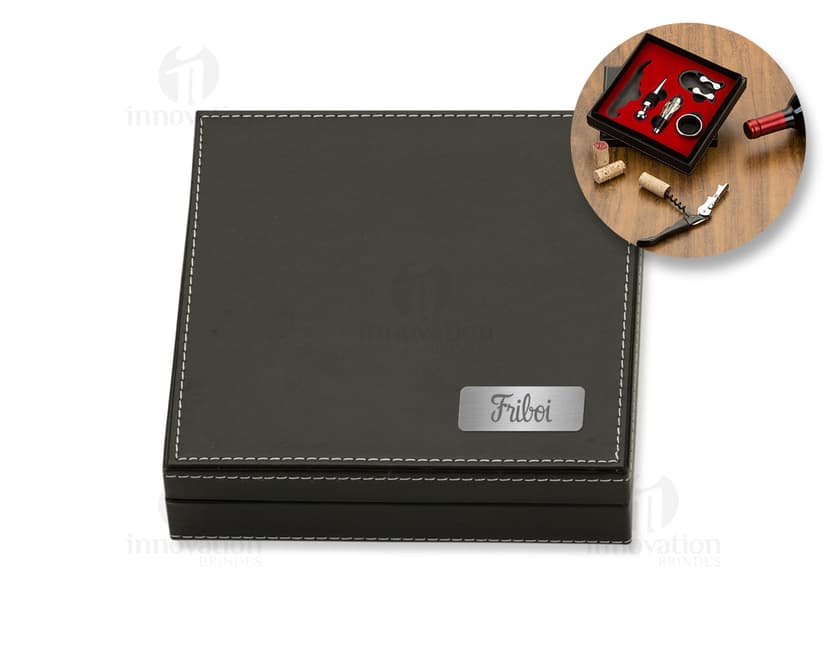 Kit vinho 5 peças de luxo em couro para negócios. Ideal para armazenar garrafas e acessórios com estilo e elegância. Perfeito para viagens ou presentear. Acompanha bolsa exclusiva. Aproveite!