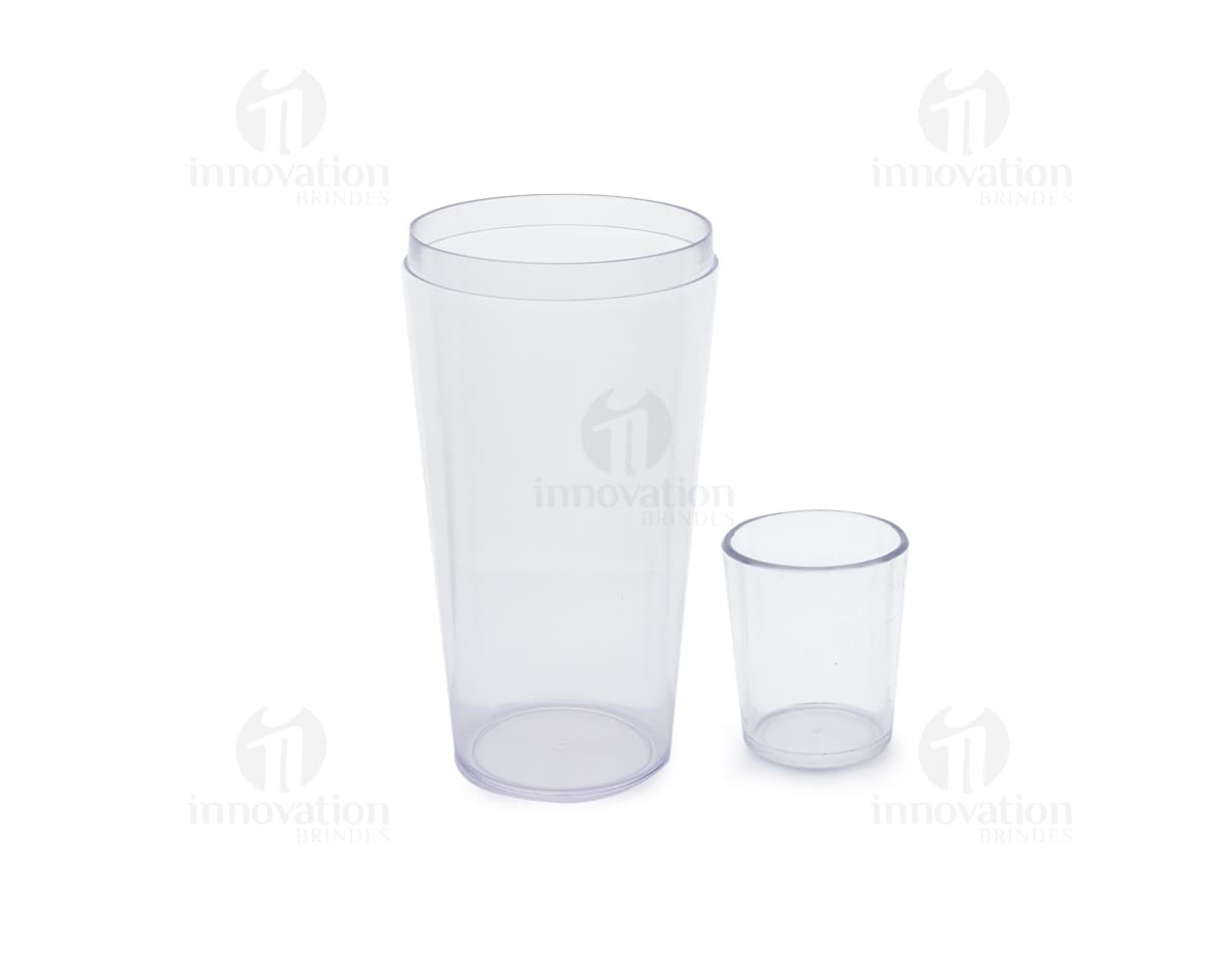 Experimente a praticidade da coqueteleira de acrílico 565ml para preparar suas bebidas favoritas com facilidade e higiene. Feita de material resistente, proporcionando frescura e pureza para suas misturas. Ideal para garantir a saúde e a qualidade dos seus drinks. Adquira já a sua!