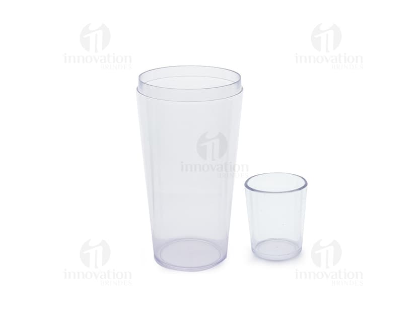 Experimente a praticidade da coqueteleira de acrílico 565ml para preparar suas bebidas favoritas com facilidade e higiene. Feita de material resistente, proporcionando frescura e pureza para suas misturas. Ideal para garantir a saúde e a qualidade dos seus drinks. Adquira já a sua!