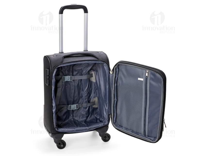 Mala de Bordo 30 Litros em design moderno e resistente, feita de couro e metal. Possui alça e rodinhas para facilitar o transporte. Ideal para viagens de negócios e armazenamento de equipamentos eletrônicos.