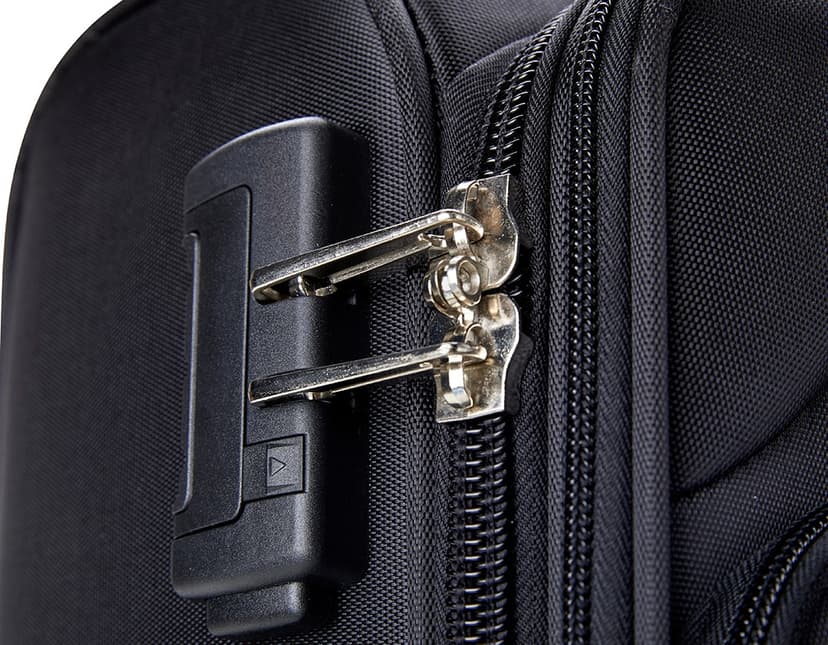 Mala de Bordo 30 Litros em design moderno e resistente, feita de couro e metal. Possui alça e rodinhas para facilitar o transporte. Ideal para viagens de negócios e armazenamento de equipamentos eletrônicos.