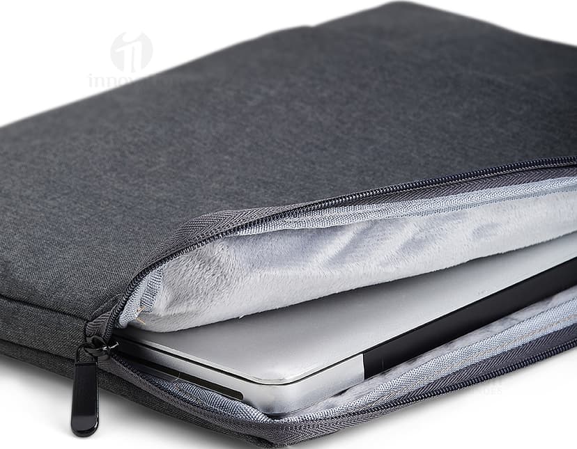 Pasta de couro preta para tablet e notebook 14, com fivela de metal, estilo moderno e elegante. Ideal para transporte e armazenamento de dispositivos e acessórios.