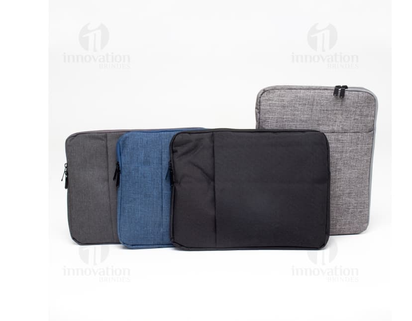 Pasta de couro preta para tablet e notebook 14, com fivela de metal, estilo moderno e elegante. Ideal para transporte e armazenamento de dispositivos e acessórios.