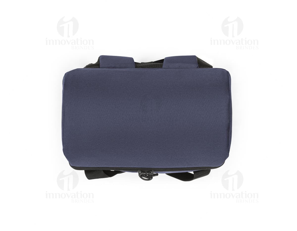 Mochila térmica almofadada em couro preto 3D, moderna, com suporte para dispositivo e equipamentos de negócios. Ideal para armazenamento de objetos, como vestimenta à prova de balas, em ambiente de escritório. Estilo vintage e elegante, confortável e prática para viagens ou uso diário.