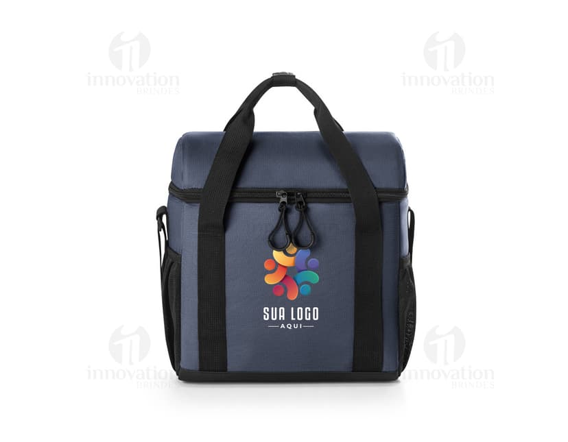 Bolsa térmica almofadada em couro marrom, elegante e moderna para viagens e passeios. Perfeita para manter seus alimentos frescos e práticos. Adquira a sua agora e tenha sempre estilo e praticidade ao seu lado.