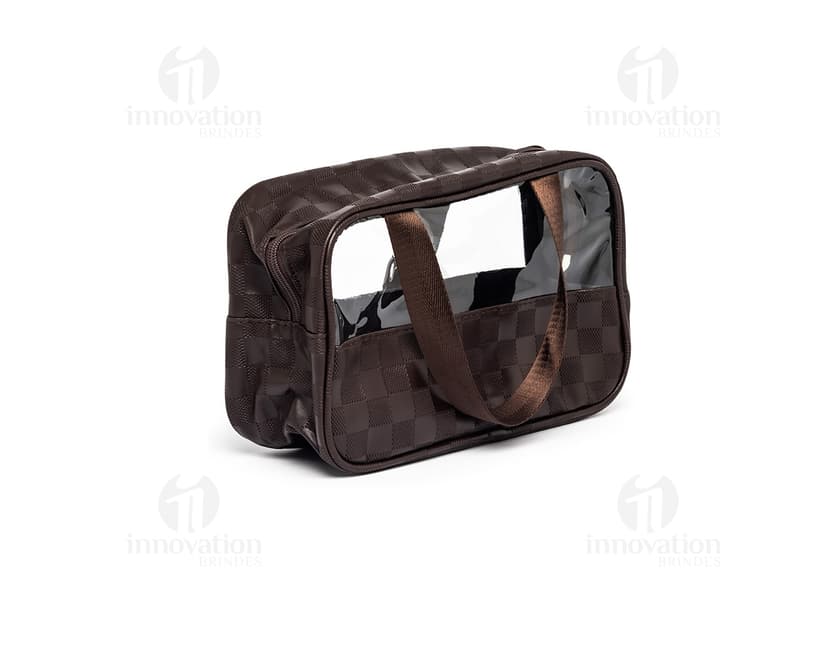 Necessaire PVC Impermeável - Acessório moderno e elegante para viagens. Proteja seus objetos pessoais com estilo e praticidade. Com design em preto brilhante, zipper resistente e alça para transporte. Ideal para cuidar dos seus pertences com luxo e sofisticação. Adquira já o seu! #necessaire #acessório #viagem #estilo #praticidade #luxo