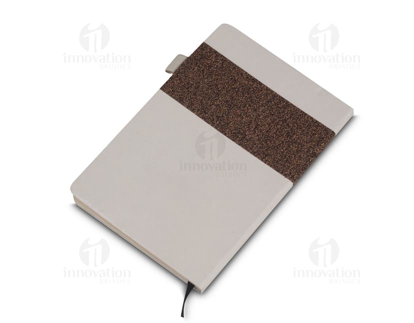 Caderno de anotações com capa marrom, textura retro, folhas em branco, sem pauta, ideal para memórias, lembretes e organização pessoal.