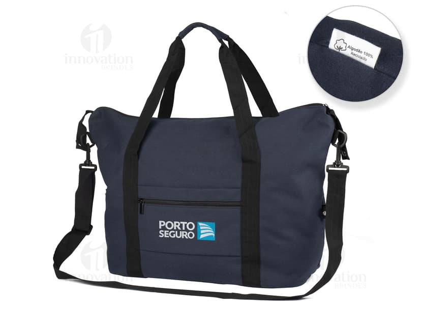 Mala esportiva preta de couro com alça, zipper e bolsos. Elegante e moderna, ideal para viagens e atividades esportivas.