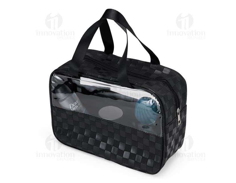 Necessaire PVC Impermeável preta e marrom, com alça de mão e zíper metálico. Design moderno e elegante, ideal para guardar acessórios de forma organizada e segura. Produto feminino, adequado para o uso no escritório, loja, estúdio ou em viagens.