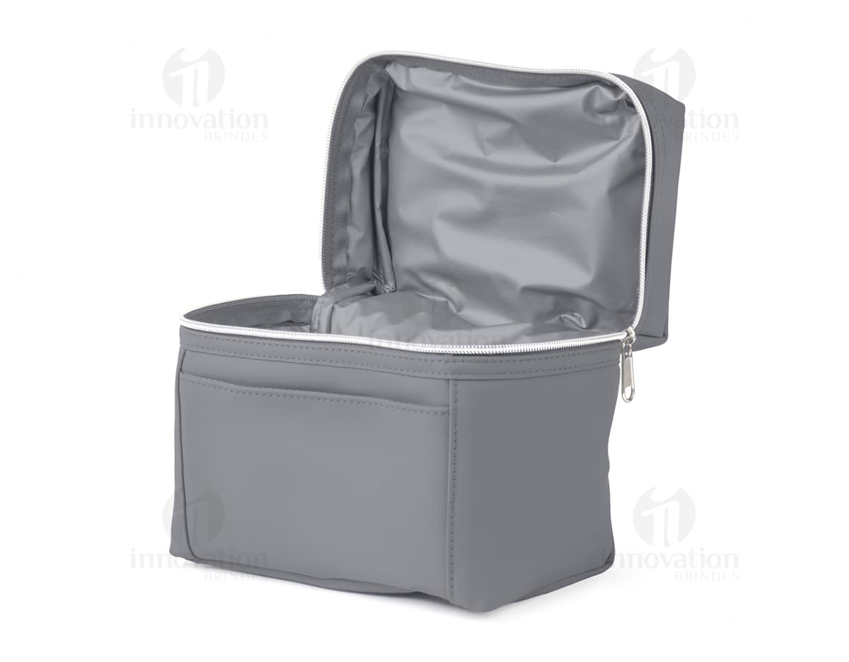 Bolsa térmica preta de couro com alça e fecho de metal. Estilo moderno e elegante, ideal para viagens e armazenamento de alimentos.
