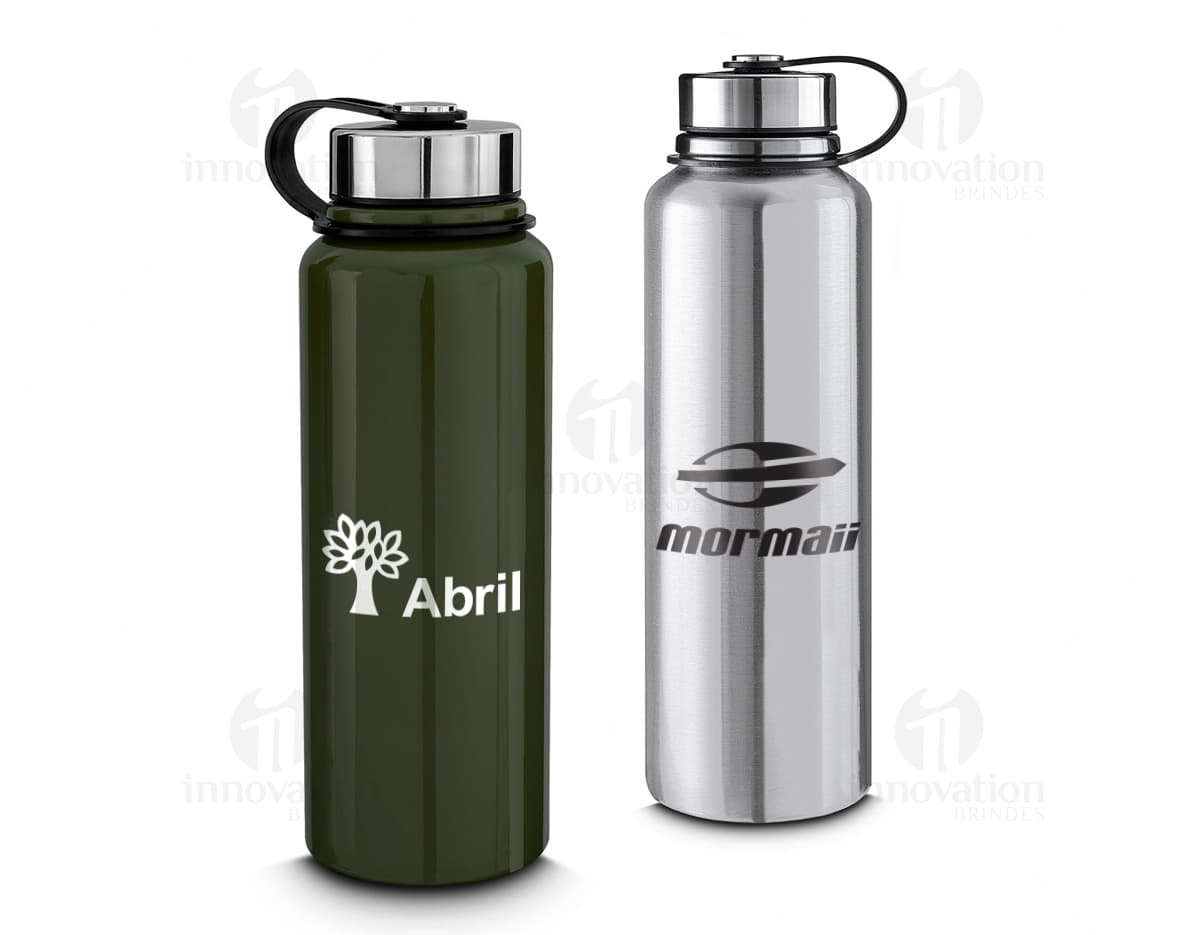 Garrafa térmica de 1L em metal prateado, com tampa e alça. O objeto é vazio e transparente, ideal para manter líquidos quentes ou frios por mais tempo.