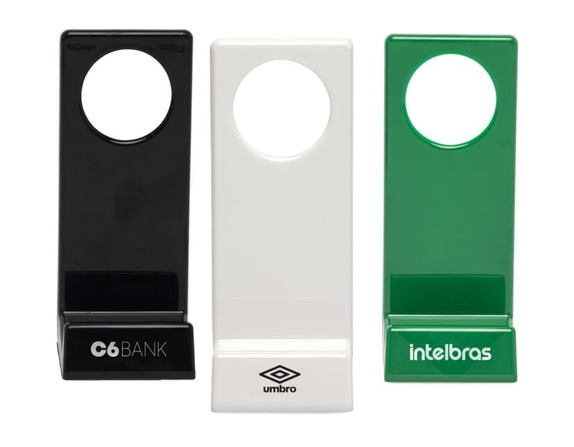 Suporte para celular moderno e brilhante com forma quadrada, feito de metal prateado e plástico brilhante. Possui teclado e botões de acesso rápido, refletindo a tecnologia de design 3D. Ideal para uso em escola, negócios ou comunicação.