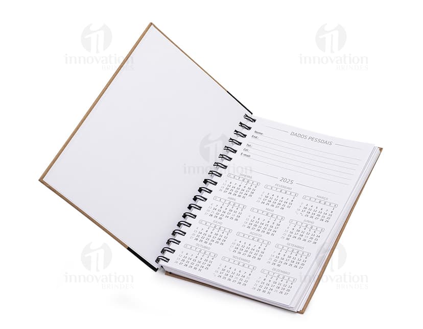 Caderno com capa de papel kraft em branco, representação de tesouro, espaço em branco para escrita, reflexo, depósito, journal, book, picture, frame, vazio, negócio, escrever, página, escritório, mensagem, carta, documento, informação, borda, objeto, cartão, caneta, mapa, criação, vintage, texto, diário, aberto, antigo, lembrete, sistema de esgotos, retrô, capa, espaço, envelope, design, arte, escrita, grunge, postagem, planejamento, folha, bloco, cópia, gráfico, antigo, linha, dinheiro, textura, recipiente, padrão, desenho, memorando, aviso, comunicação, impressão, sinal, modelo, cone, tempo, dados, escola