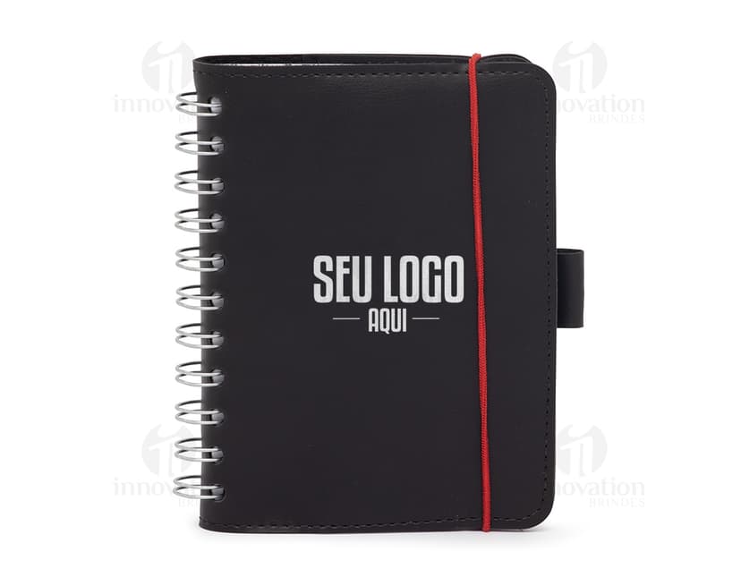 Caderneta de couro sintético preta com páginas em branco, ideal para anotações de negócios e escrita. O design elegante inclui um quadro e uma capa de couro texturizado, perfeito para armazenar informações de forma organizada.