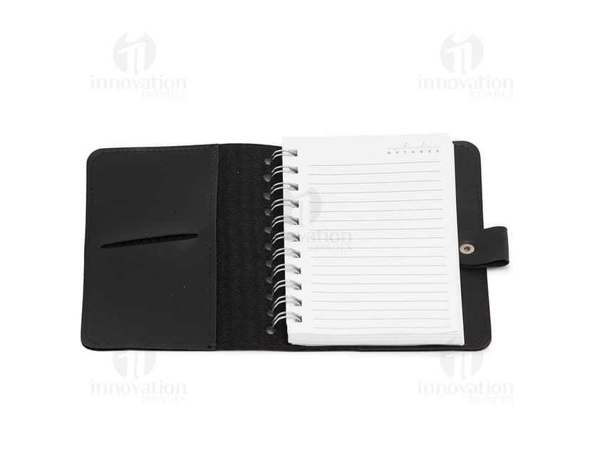 Caderneta de Couro Sintético com notebook, papel em branco, notas, escritório, negócios, página, documento, bloco, vazio, livro, mensagem, bloco de notas, dispositivo, escrever, folha, lembrete, fichário, carta, objeto, ícone, diário, design 3D, espiral, sinal, símbolo, educação, linha, cartão, modelo, memo, lista, informação, dinheiro, equipamento, disco rígido, finanças, plano, escrita, preto, conjunto, tecnologia, dados, disco magnético, aberto, digital, caneta, renderização, ícones, memória, alinhado, escola, dispositivo de memória, texto, comunicação, quadro, banco, anel, etiqueta, web, espaço, caderneta, lembrar, adesivo, aviso, pessoal, postagem, armazenamento, reunião, papelaria, limpo, sucesso, gráfico, mídia, moldura, fechado, único, computador, borda, financeiro, fio, caderno, couro.