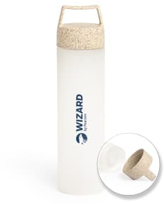 Garrafa plástica de 650ml para armazenar líquidos, como água, sucos, refrigerantes, entre outros. A garrafa é transparente, de cor amarela, com um design prático e clean, ideal para o dia a dia. Possui tampa de rosca para facilitar o fechamento e prevenir vazamentos.