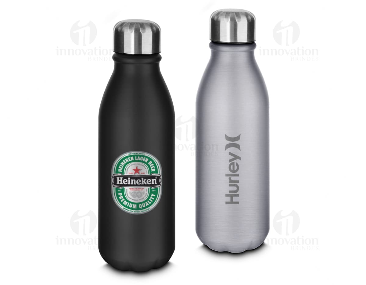 Garrafa de alumínio de 550 ml com rótulo, transparente, vazia, com tampa, em um ambiente iluminado.