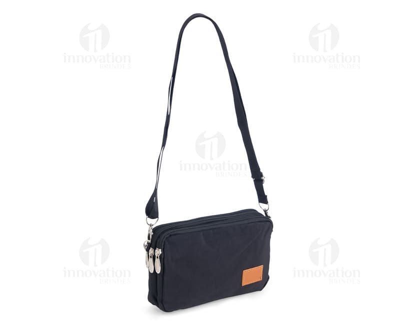 Mini Bolsa Transversal de Nylon preta, ideal para viagens e negócios. Possui alça ajustável, fecho em zíper e design moderno e elegante. Ótima opção para transporte de dinheiro e objetos pessoais com segurança.