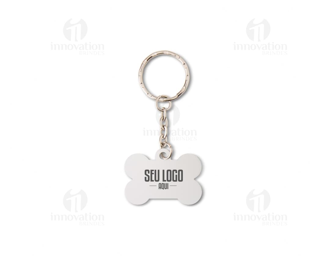 Chaveiro de metal decorado com correntes, algema, cadeado, chave e outros elementos em metal preciosos, como ouro e prata. O design é elegante e luxuoso, com detalhes em formato de coração e gemas. Um acessório fashion e simbólico, que remete a segurança, justiça e romance. Ideal para presentear e demonstrar amor e estilo.