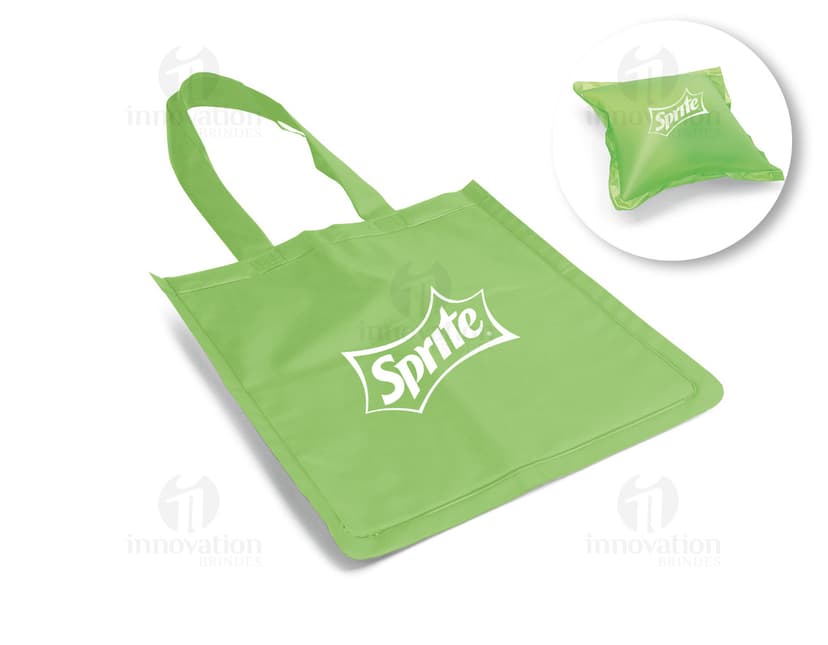 Sacola almofada inflável em forma de almofada, com design prático e dobrável. A sacola possui alças para transporte e infla facilmente para uso.