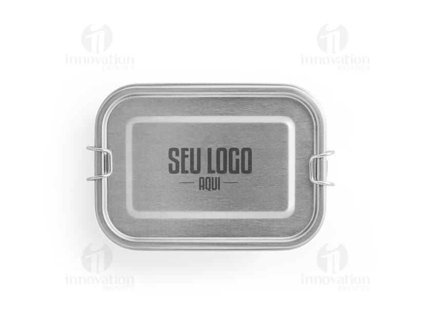 Marmita hermética de metal prateado com alça preta, fechadura, botão de segurança e visor digital. Container resistente para armazenamento de comida, ideal para transporte e armazenamento de refeições.