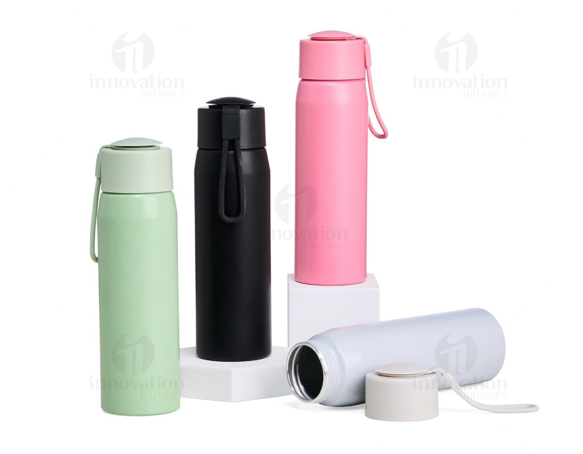 Garrafa de alumínio de 600ml na cor prata, com tampa de rosca e design elegante.