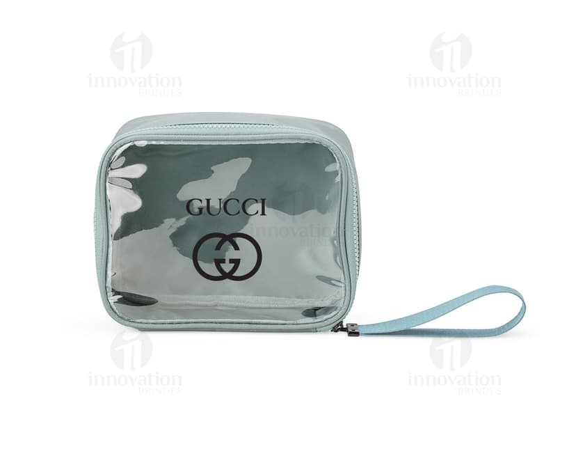 Nécessaire Nylon preta com zíper e logo da marca bordado em branco.