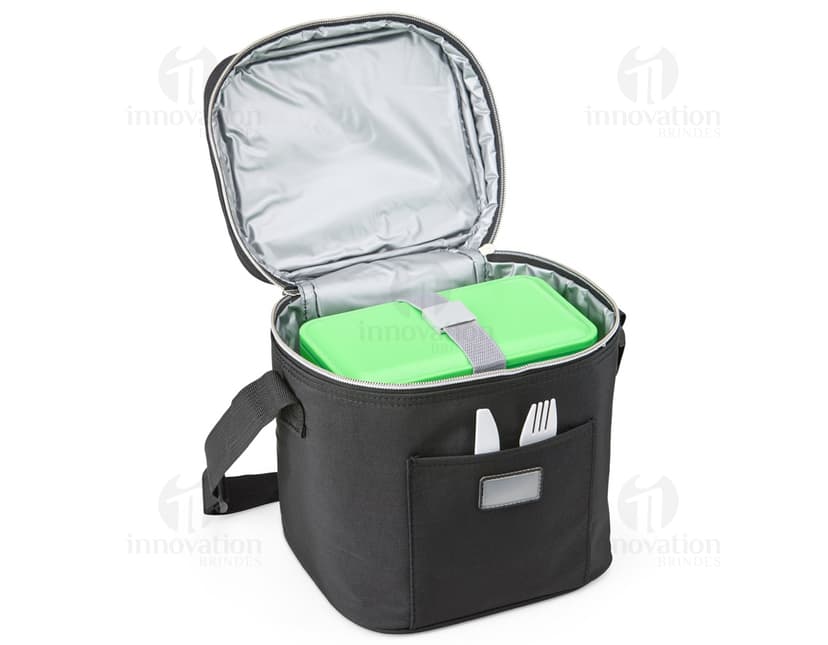 Bolsa Térmica 7 Litros para transporte de alimentos e bebidas, com alça ajustável e fecho em zíper. Disponível na cor azul marinho.
