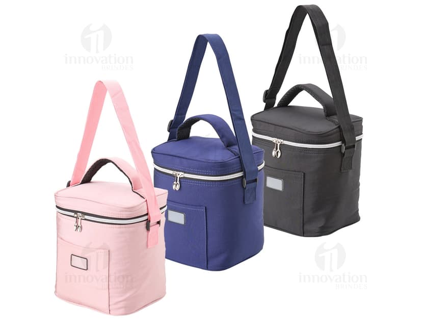 Bolsa Térmica 7 Litros para transporte de alimentos e bebidas, com alça ajustável e fecho em zíper. Disponível na cor azul marinho.