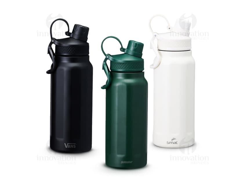 Garrafa térmica com alça de 750ml em fundo branco.