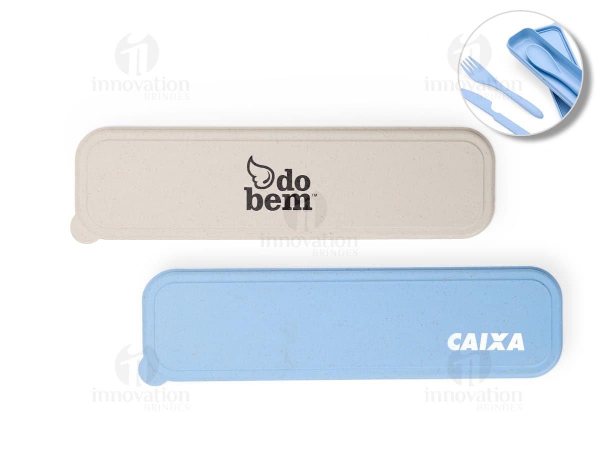 Kit Talheres 3 Peças em aço inoxidável na cor prata. O conjunto inclui uma faca, garfo e colher com cabo elegante e design moderno.