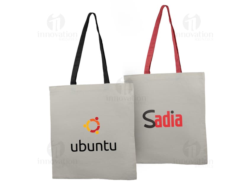 Bolsa de algodão na cor azul com alças curtas e detalhes em costura branca.