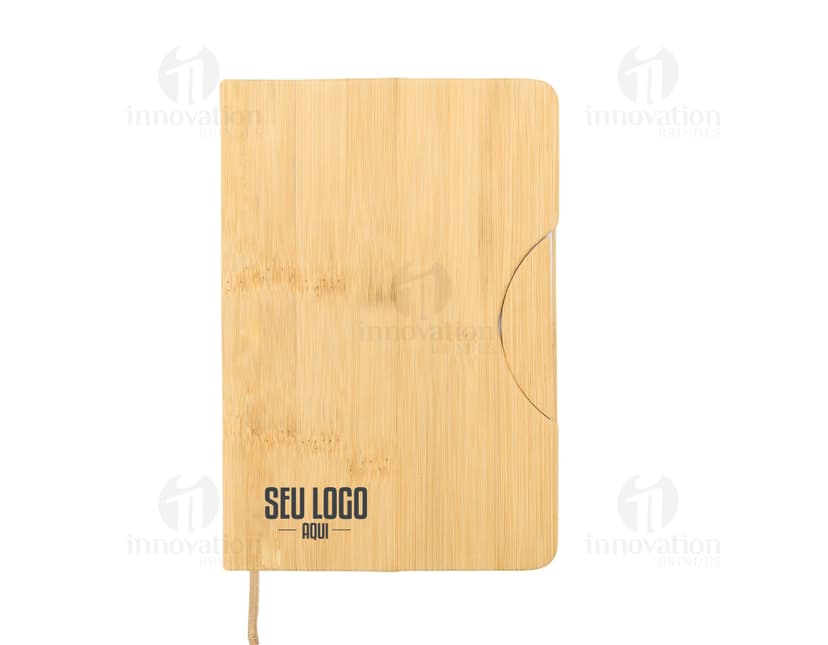 Caderneta com suporte para celular em cor rosa com elástico para prender o celular na capa frontal.