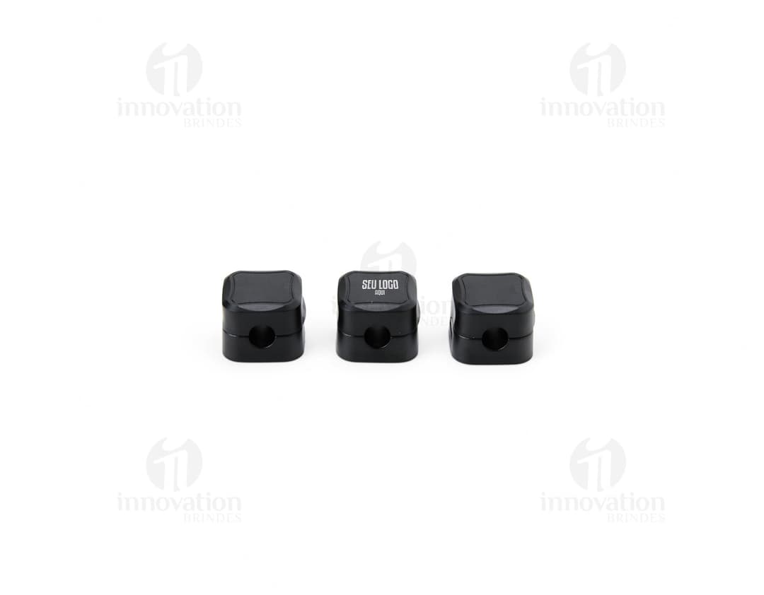 Kit organizador de cabos com várias cores e tamanhos diferentes.
