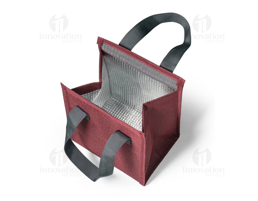 Bolsa térmica em poliéster em cor azul-marinho, com alça ajustável e fecho em zíper.