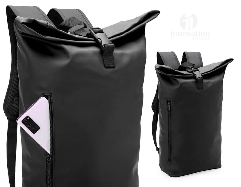 Mochila 26 Litros na cor preta com bolsos laterais, alças ajustáveis e zíper frontal.