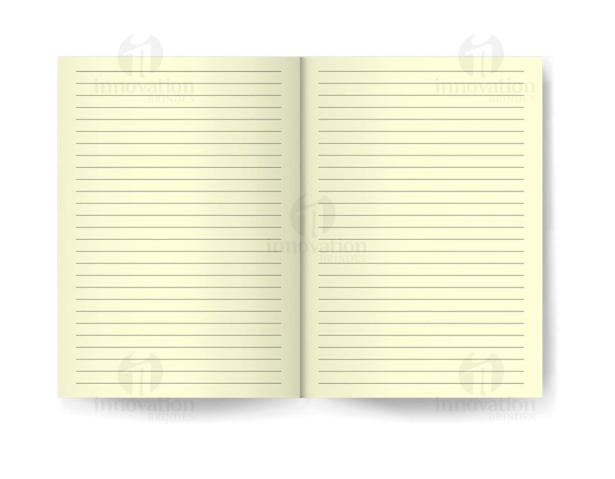 Caderneta tipo Moleskine com capa preta e elástico para fechamento, vista de cima em fundo branco.