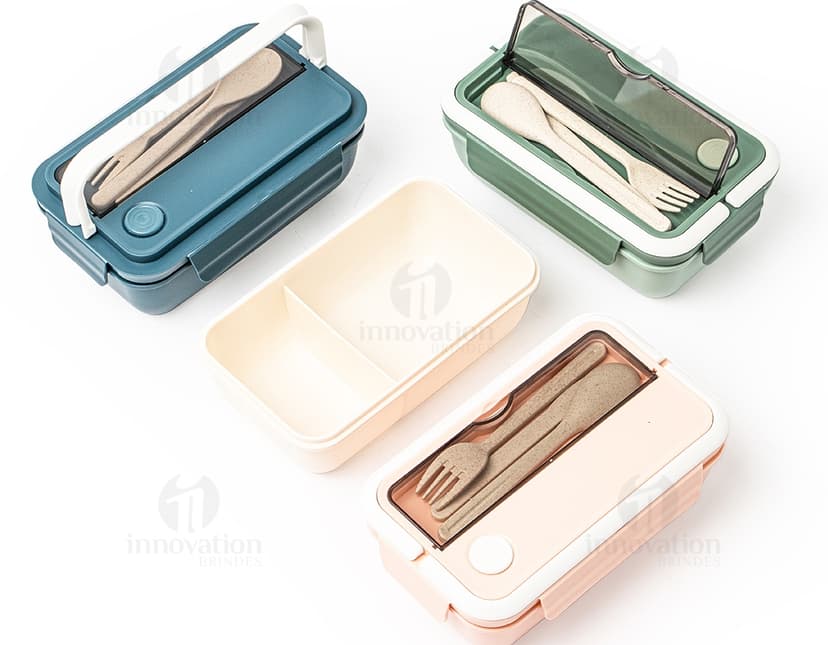 Marmita Hermética de 1 litro, feita de plástico transparente, com tampa hermética e vedação resistente.
