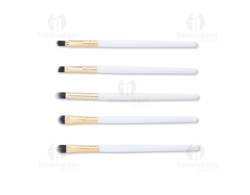 Kit pincel com 5 peças em um fundo branco.