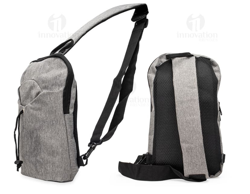 Mochila de Ombro 6 Litros na cor preta, com alças ajustáveis e bolso frontal com zíper.
