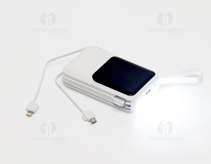 Power Bank preto com capacidade de 10.000 mAh, indicador de bateria em LED e duas portas USB para carregamento.